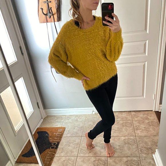 London Kaye Fuzzy Mustard Sweater XS - Picture 2 of 4